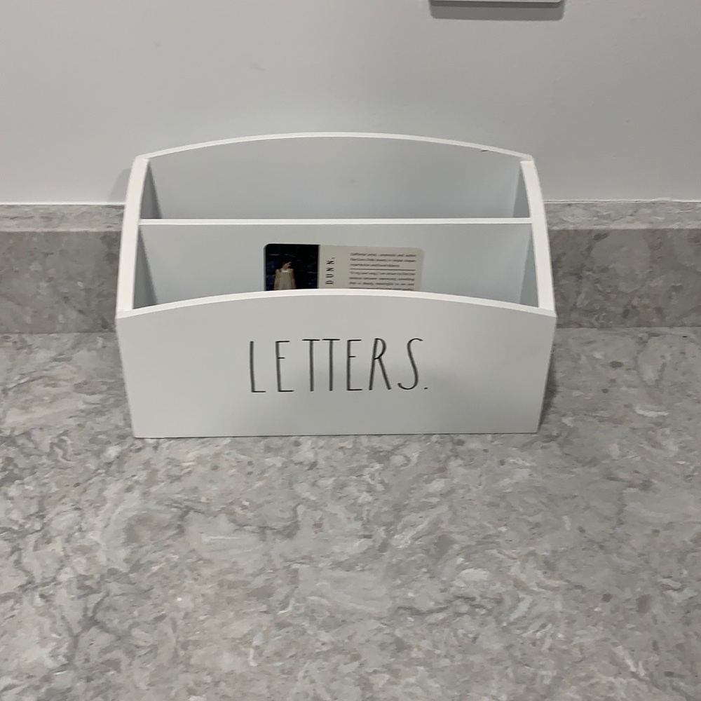 Mail letter holder